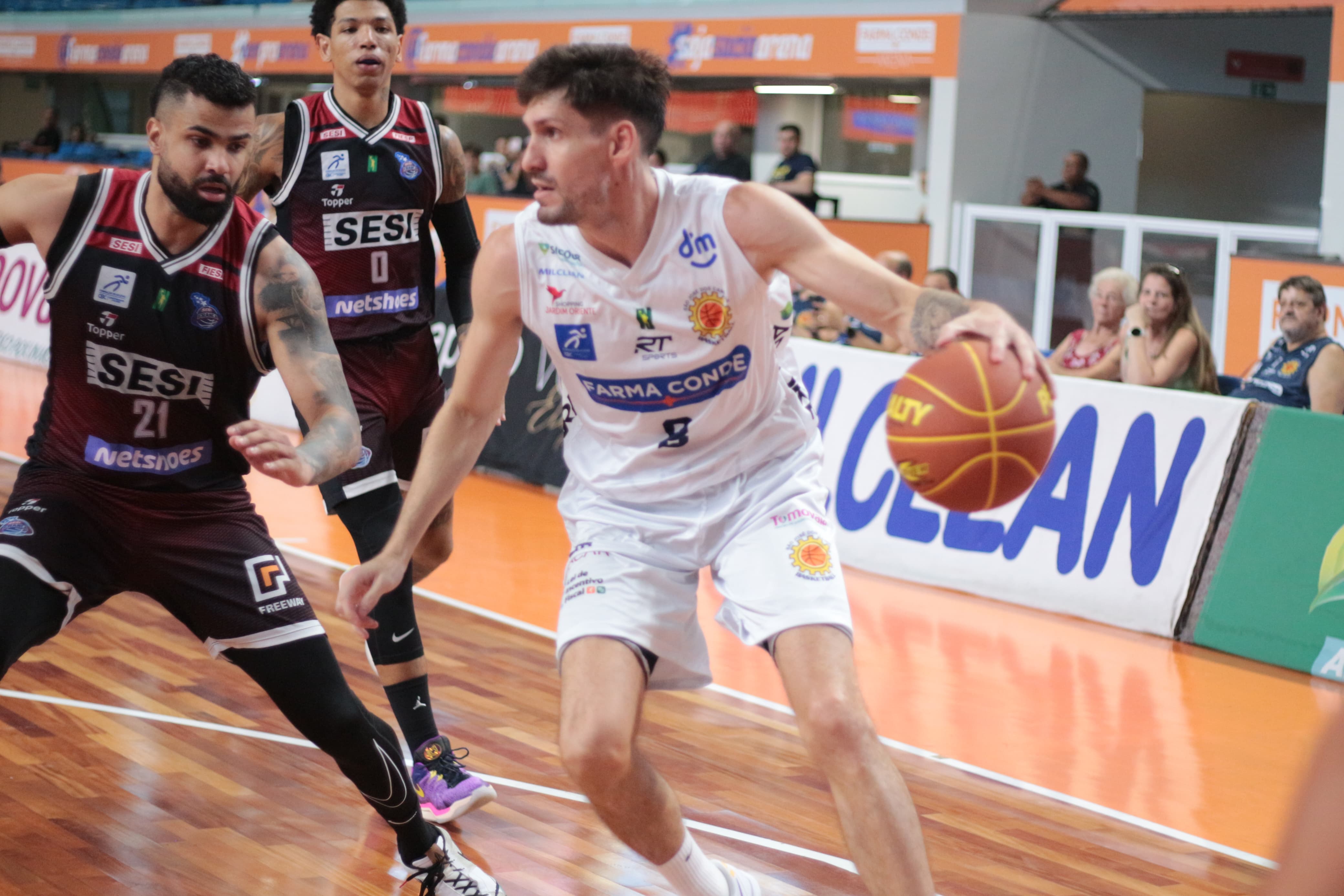Farma Conde São José Basketball sofre revés diante do Sesi Franca