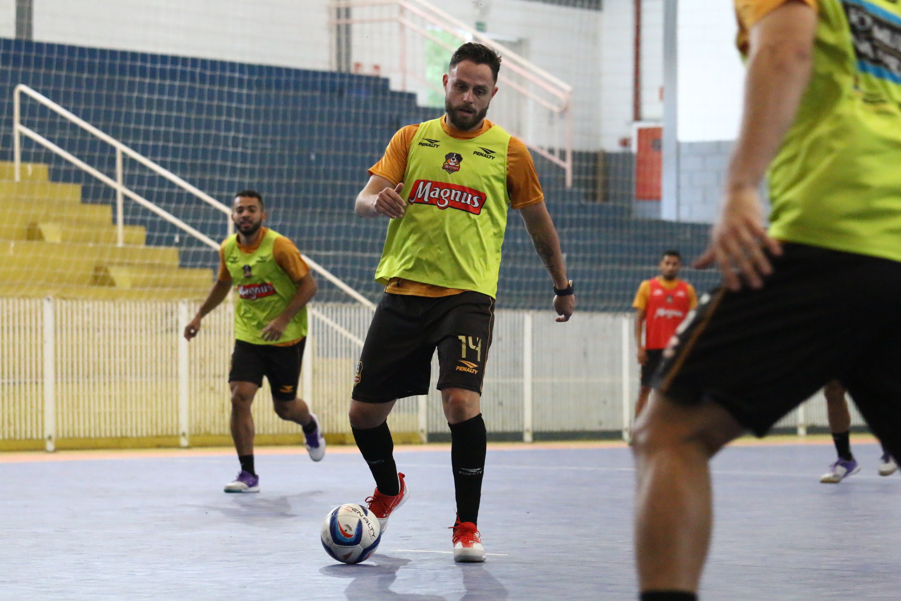 Magnus Futsal enfrenta o Praia Clube pela Copa do Brasil