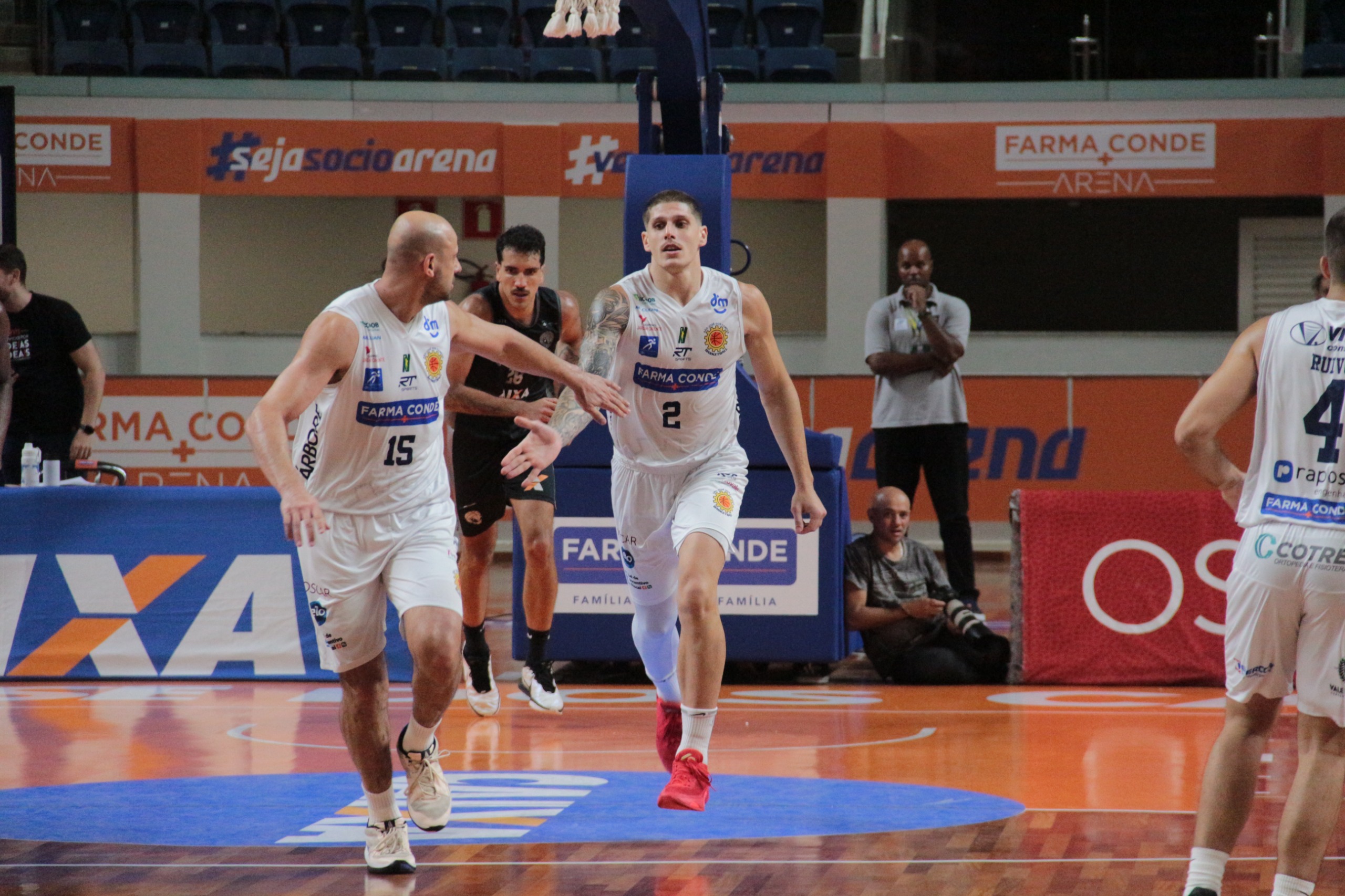 Farma Conde São José Basketball recebe Pato Basquete em jogo decisivo pelo NBB Caixa