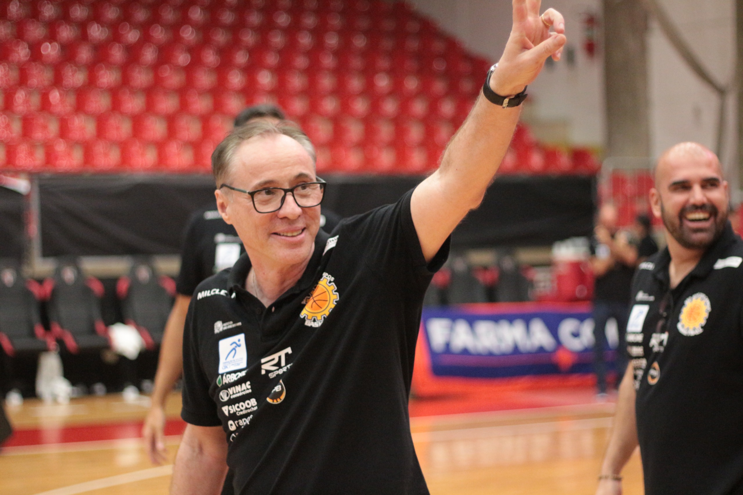 Farma Conde São José Basketball oficializa renovação de Régis Marrelli para temporada 2025/26