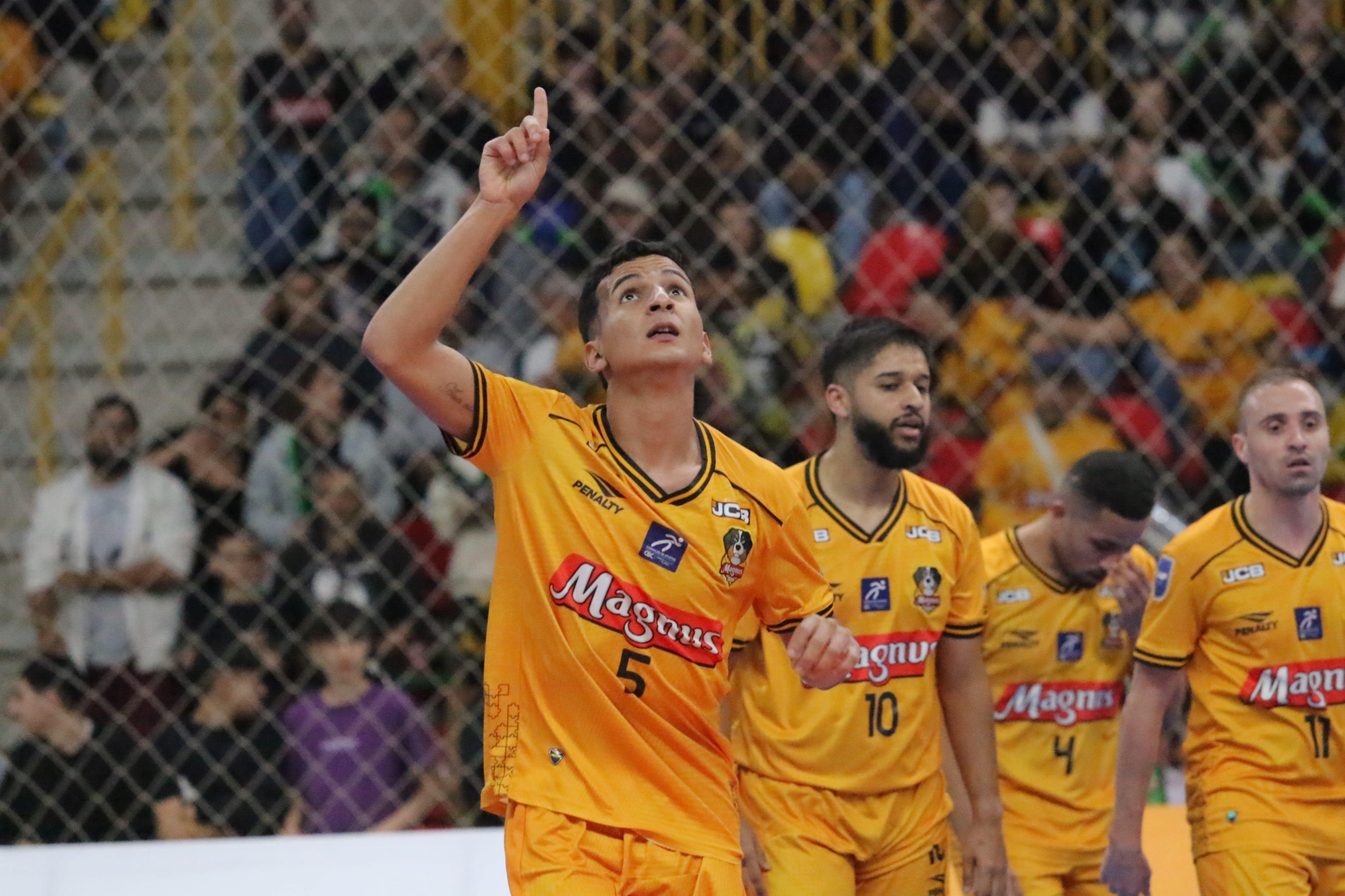 Magnus Futsal vence o Corinthians e segue na liderança da Liga Nacional
