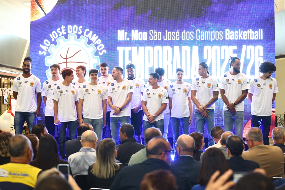 Mr.Moo São José Basketball apresenta elenco em evento no Vale Sul Shopping